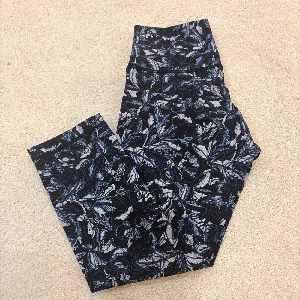 Lululemon athletica Floral Cropped Print Leggings Size 6
